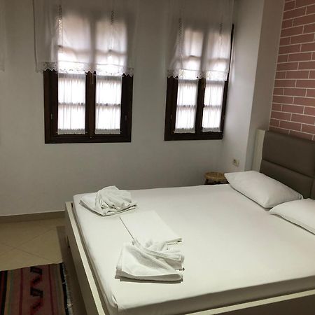 Dhimitri'S Guest House ベラト エクステリア 写真