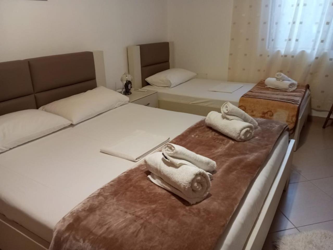 Dhimitri'S Guest House ベラト エクステリア 写真