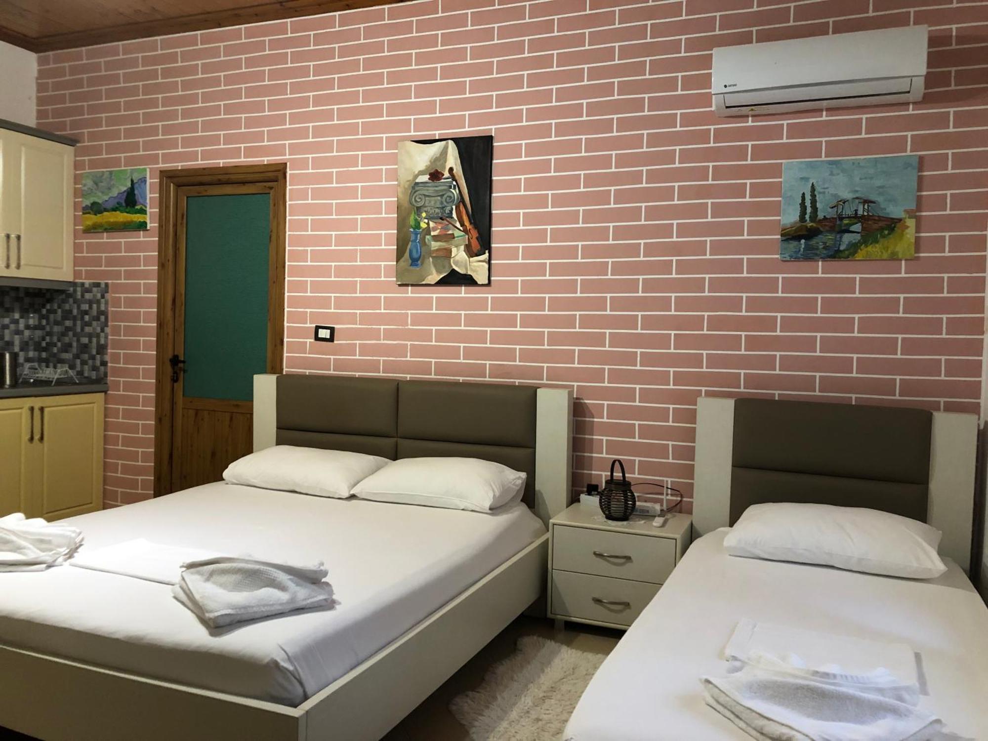Dhimitri'S Guest House ベラト エクステリア 写真