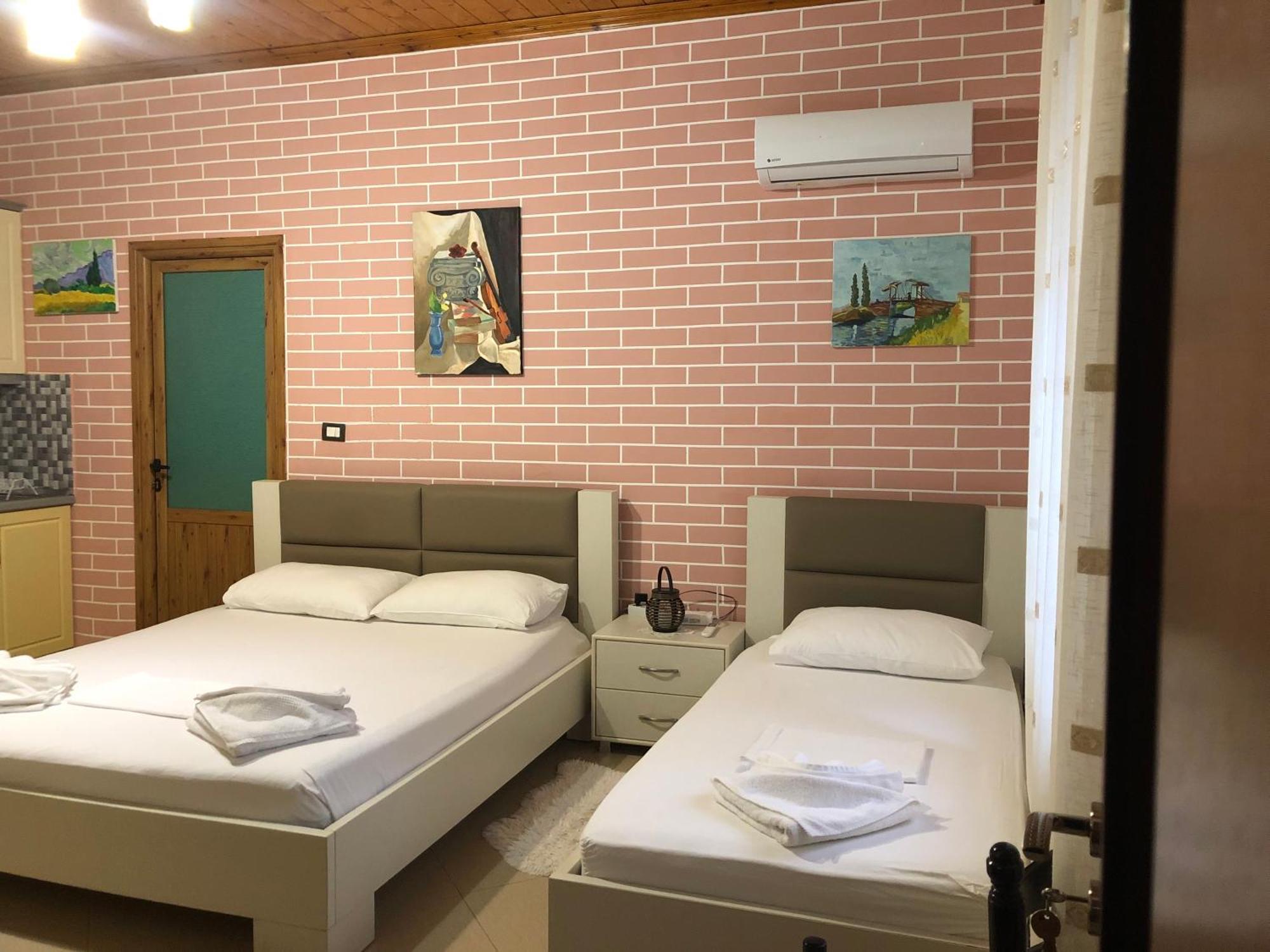 Dhimitri'S Guest House ベラト エクステリア 写真