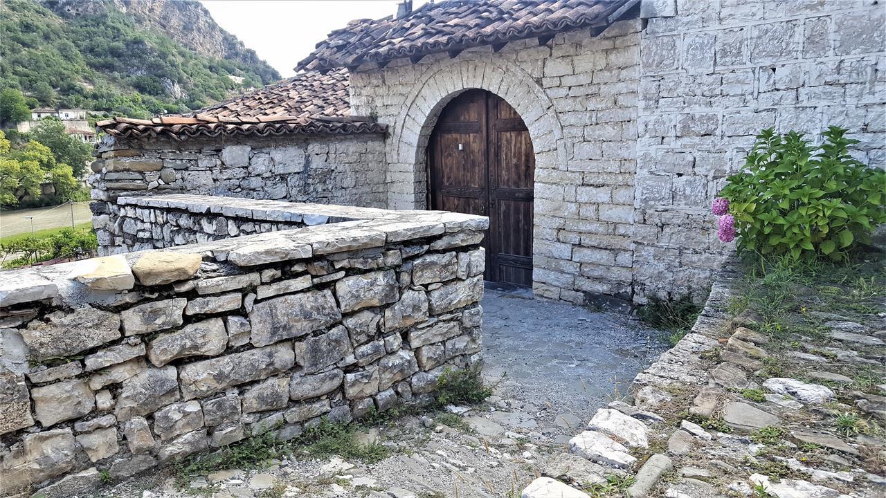 Dhimitri'S Guest House ベラト エクステリア 写真