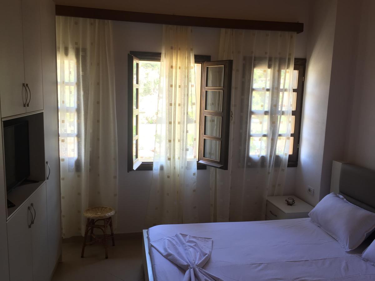 Dhimitri'S Guest House ベラト エクステリア 写真