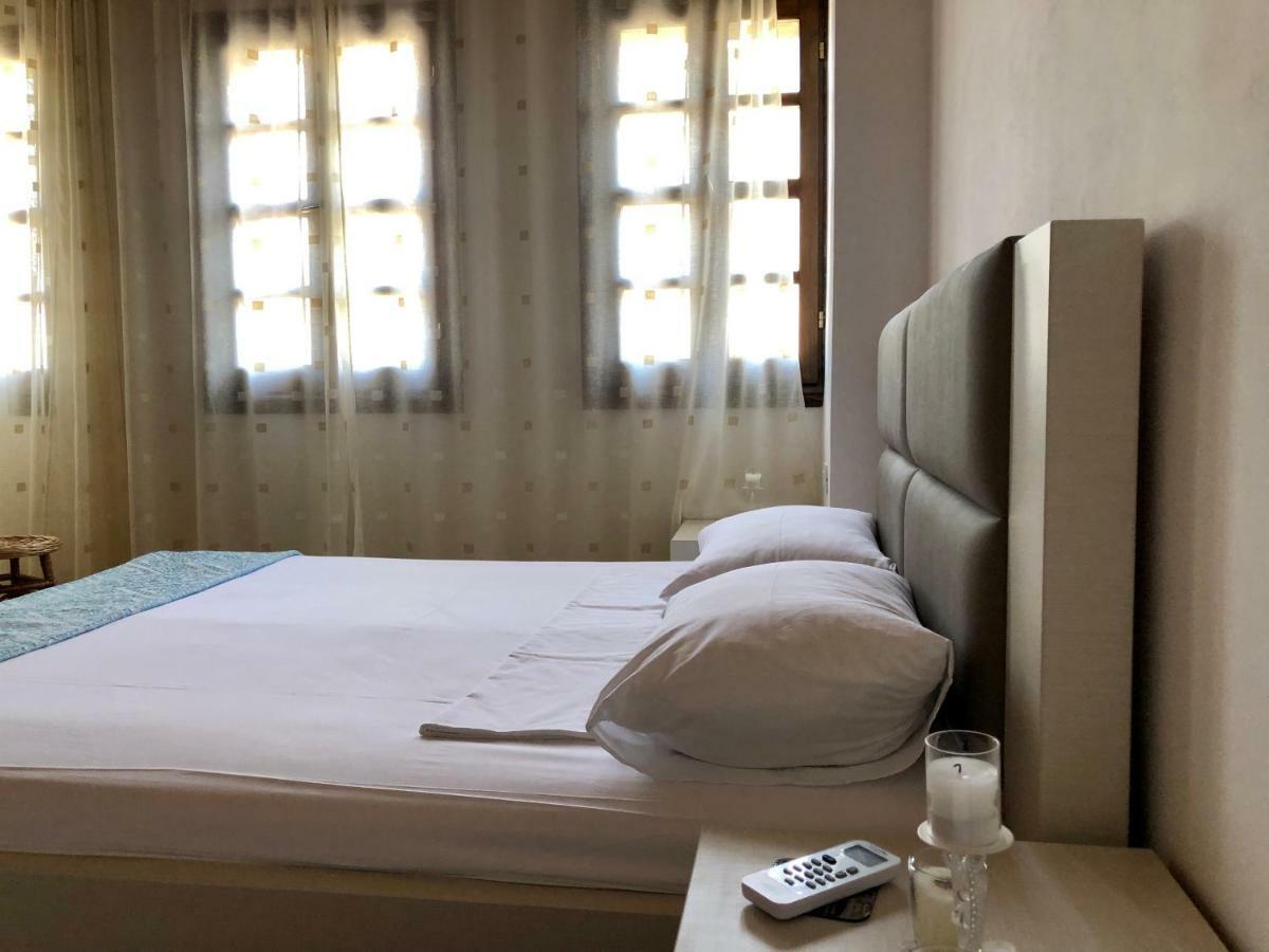 Dhimitri'S Guest House ベラト エクステリア 写真