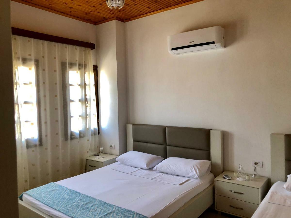 Dhimitri'S Guest House ベラト エクステリア 写真