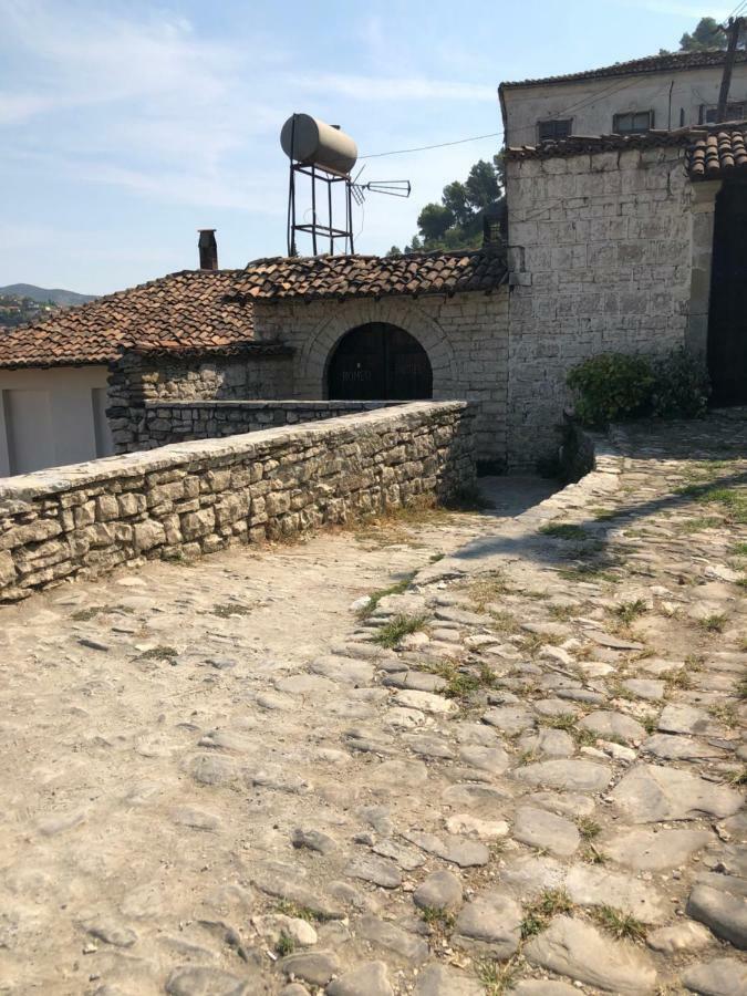 Dhimitri'S Guest House ベラト エクステリア 写真